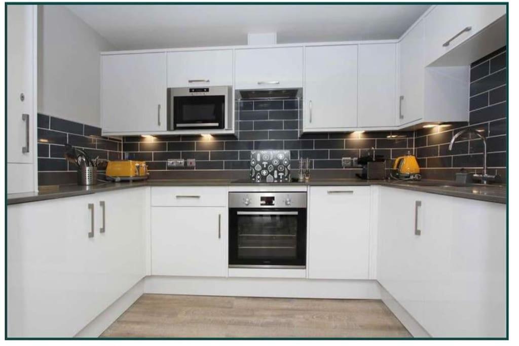 Luxury 2 Bedroom Flat Near Hay Market Edinburgh Exterior foto